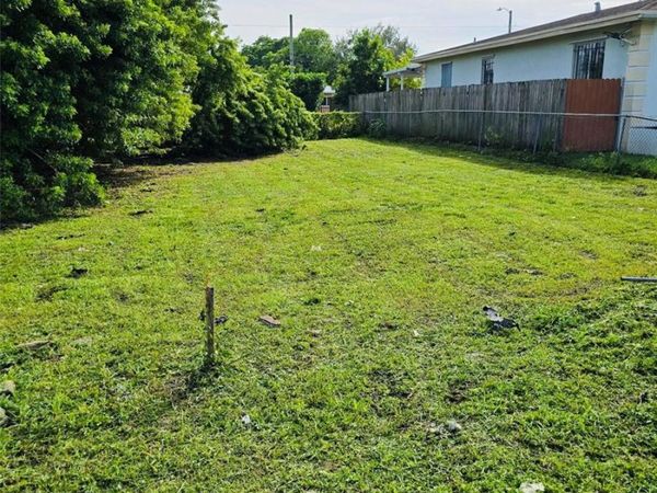 6033 NW 23RD COURT , MIAMI, FL 33142