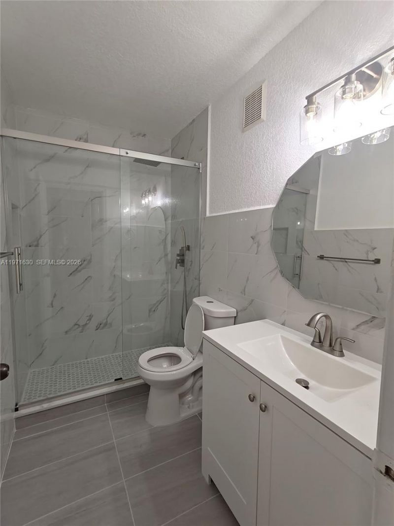6756 NW 182nd St , Unit 101, Hialeah, FL 33015 Photo