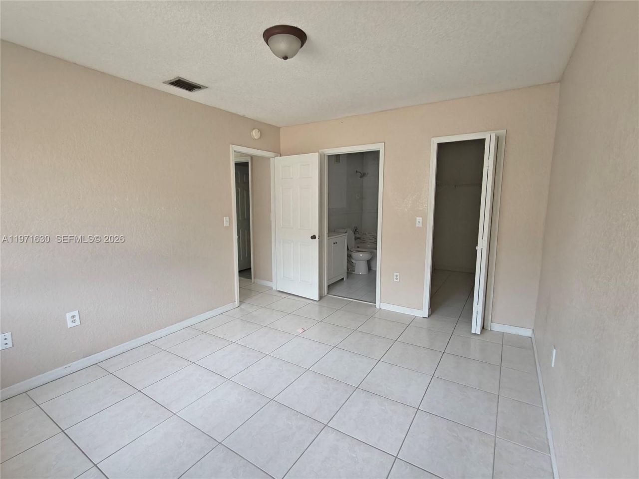 6756 NW 182nd St , Unit 101, Hialeah, FL 33015 Photo
