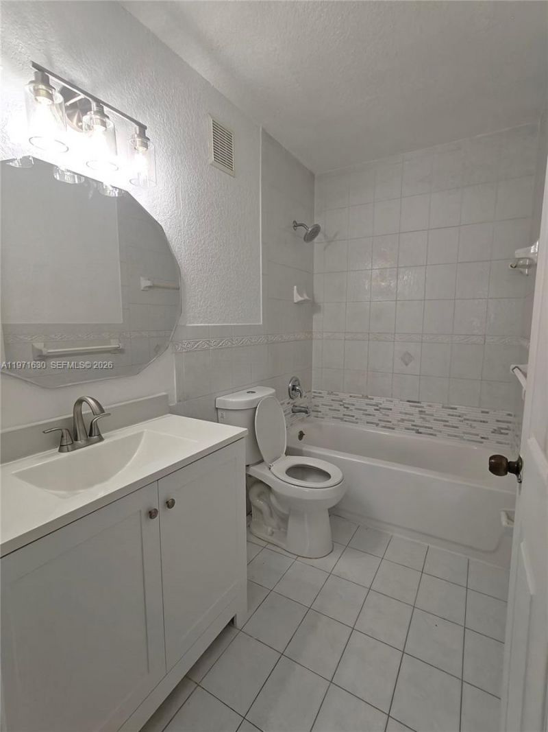 6756 NW 182nd St , Unit 101, Hialeah, FL 33015 Photo