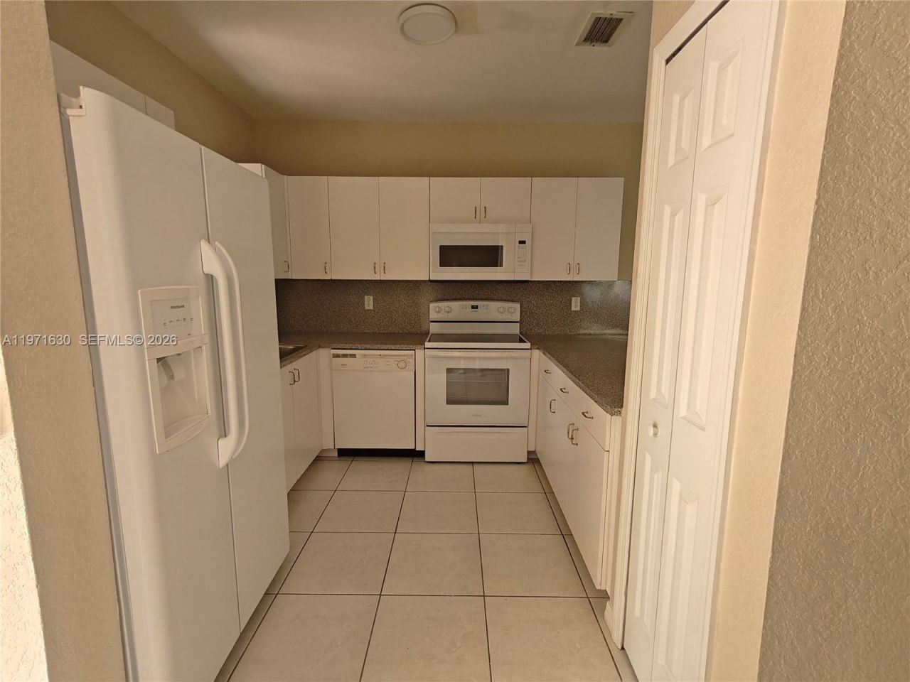 6756 NW 182nd St , Unit 101, Hialeah, FL 33015 Photo