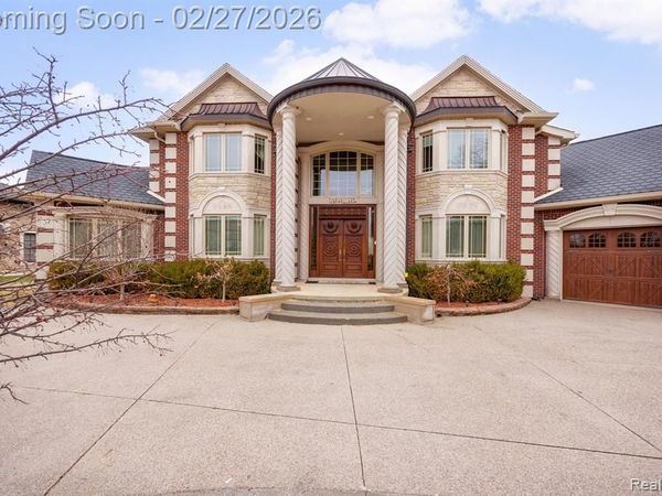 6616 Fairwood Drive, Dearborn Heights, MI 48127