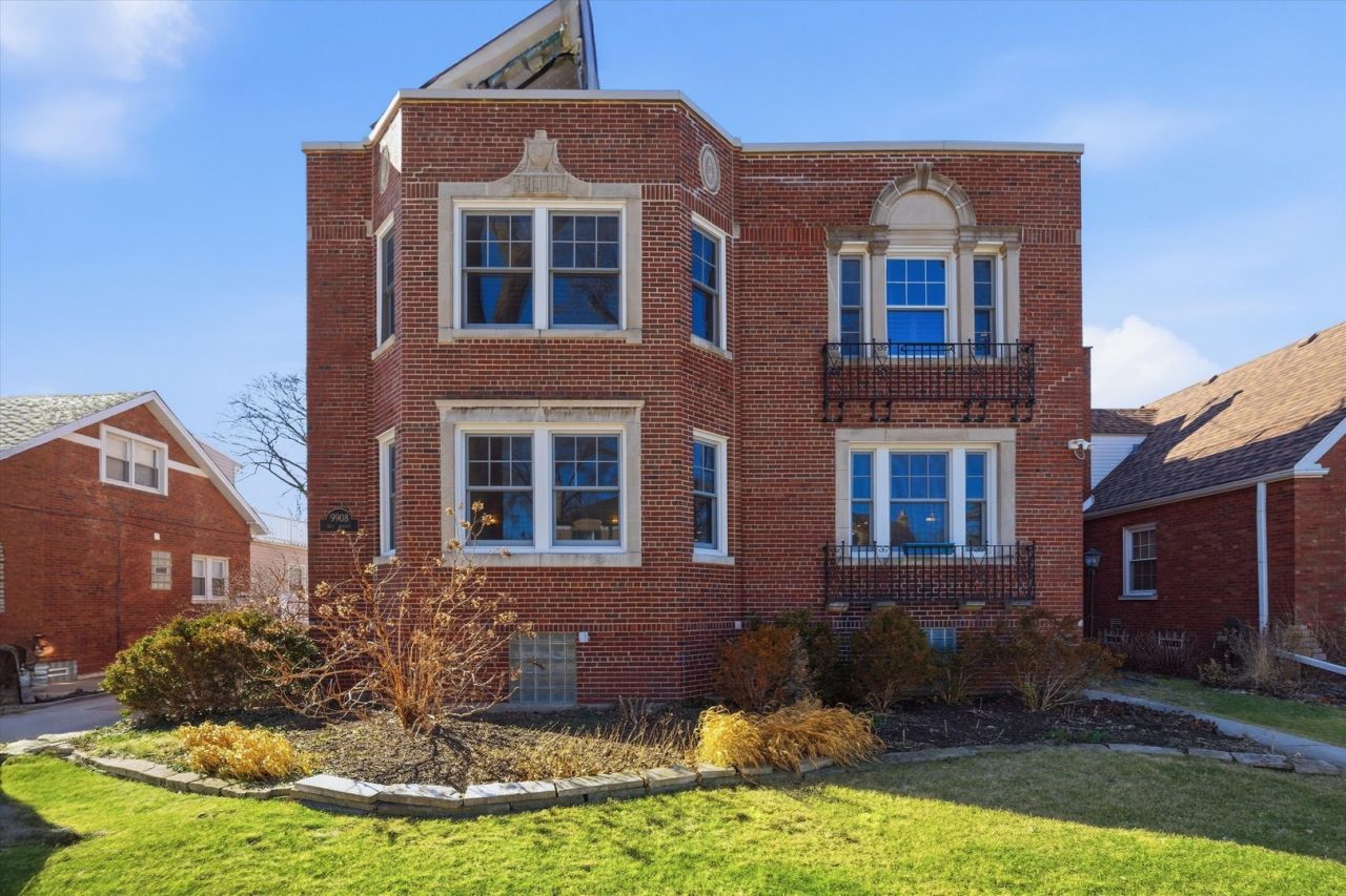 9908 S Bell Avenue, Chicago, IL 60643