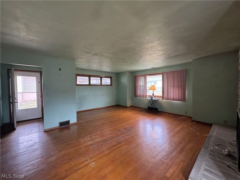 55400 Wabash Street, Bridgeport, OH 43912 Photo 3