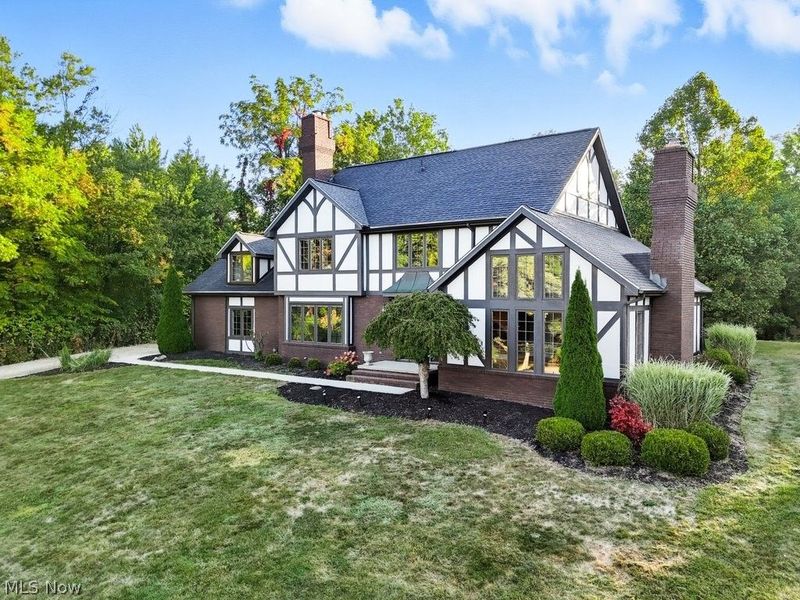 2097 Albertson Parkway, Cuyahoga Falls, OH 44223 Photo 2