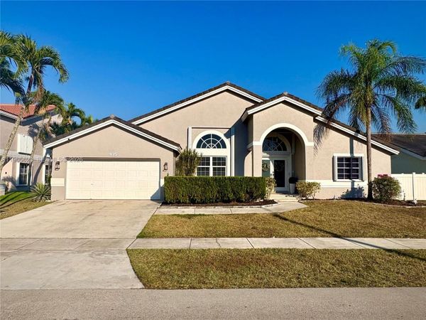 935 NW 203rd Ave, Pembroke Pines, FL 33029
