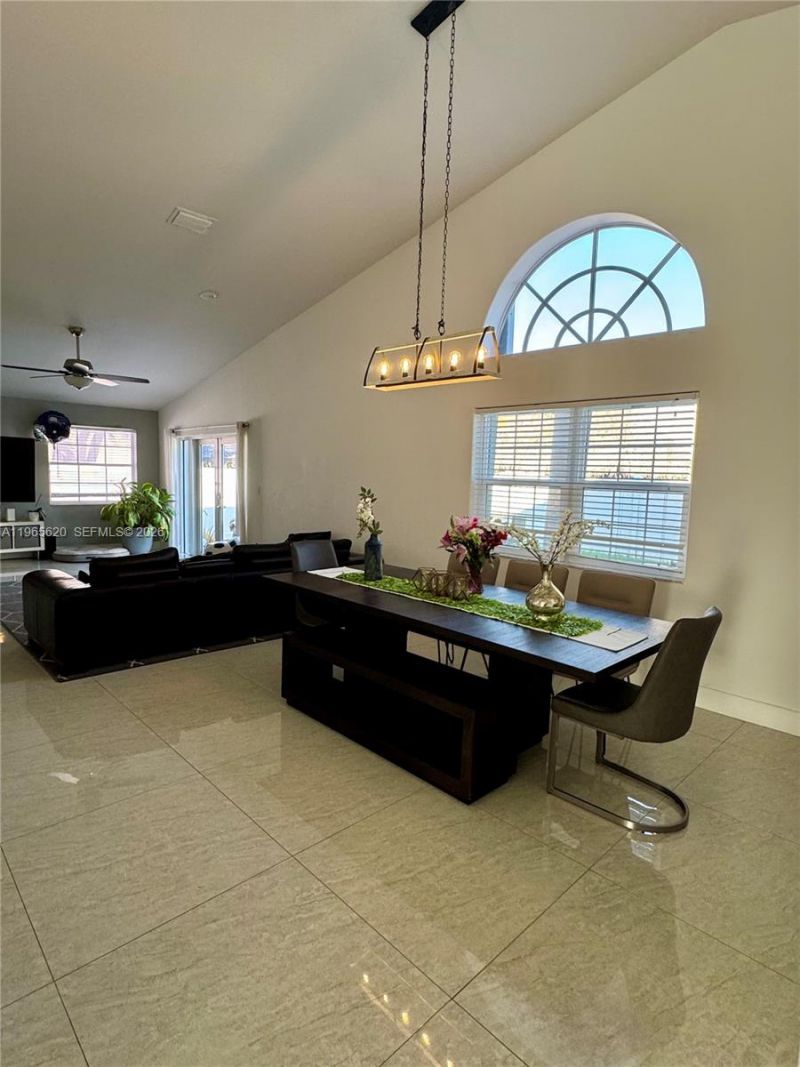 935 NW 203rd Ave, Pembroke Pines, FL 33029 Photo