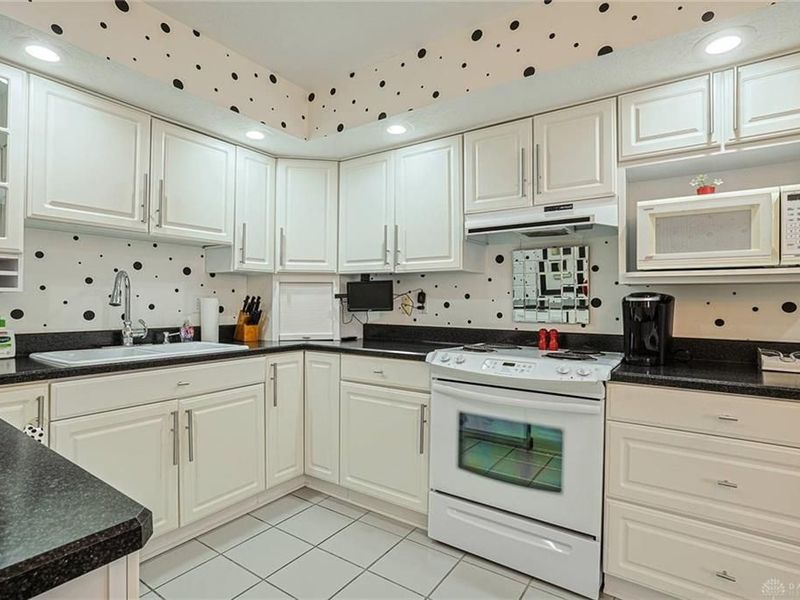 735 Chaucer Lane, Tipp City, OH 45371 Photo 14