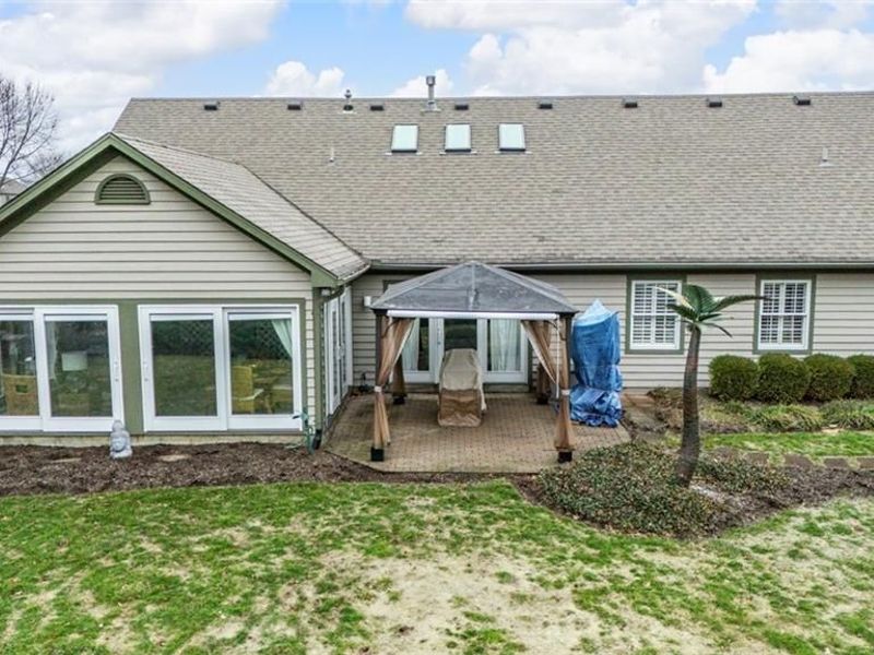 735 Chaucer Lane, Tipp City, OH 45371 Photo 2