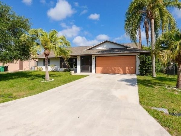 313 SE WALLACE TERRACE , PORT ST LUCIE, FL 34983
