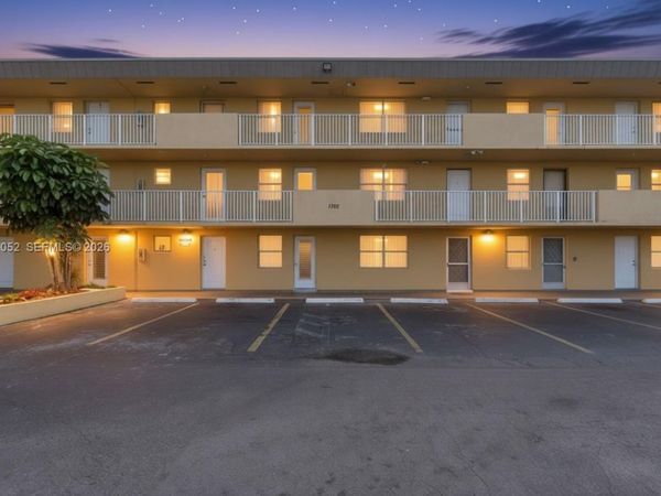 1302 NE 191st St , Unit A221, Miami, FL 33179