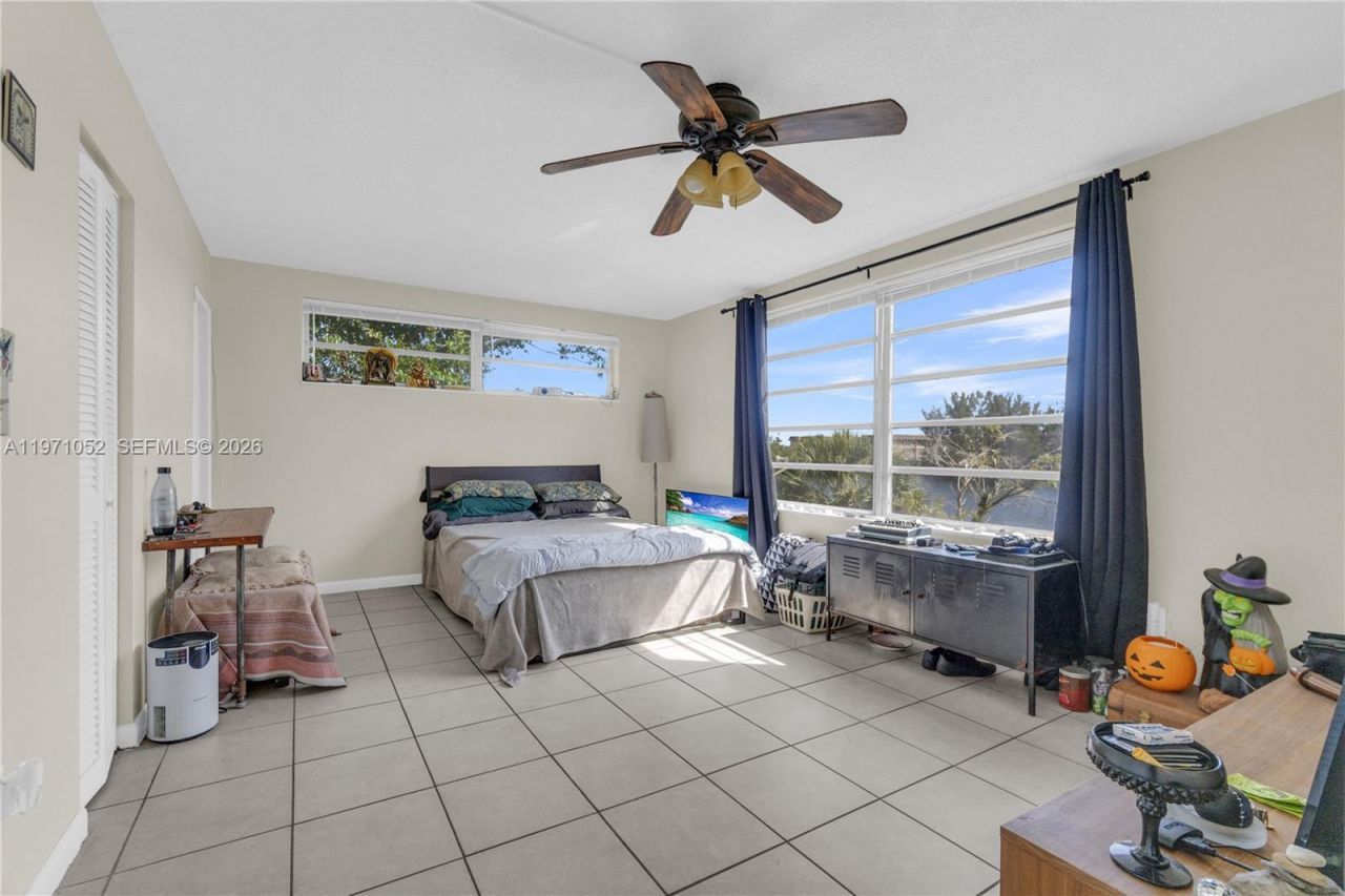 1302 NE 191st St , Unit A221, Miami, FL 33179 Photo