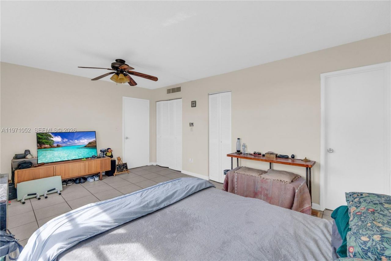 1302 NE 191st St , Unit A221, Miami, FL 33179 Photo