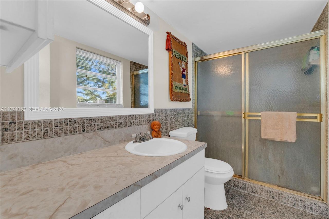 1302 NE 191st St , Unit A221, Miami, FL 33179 Photo