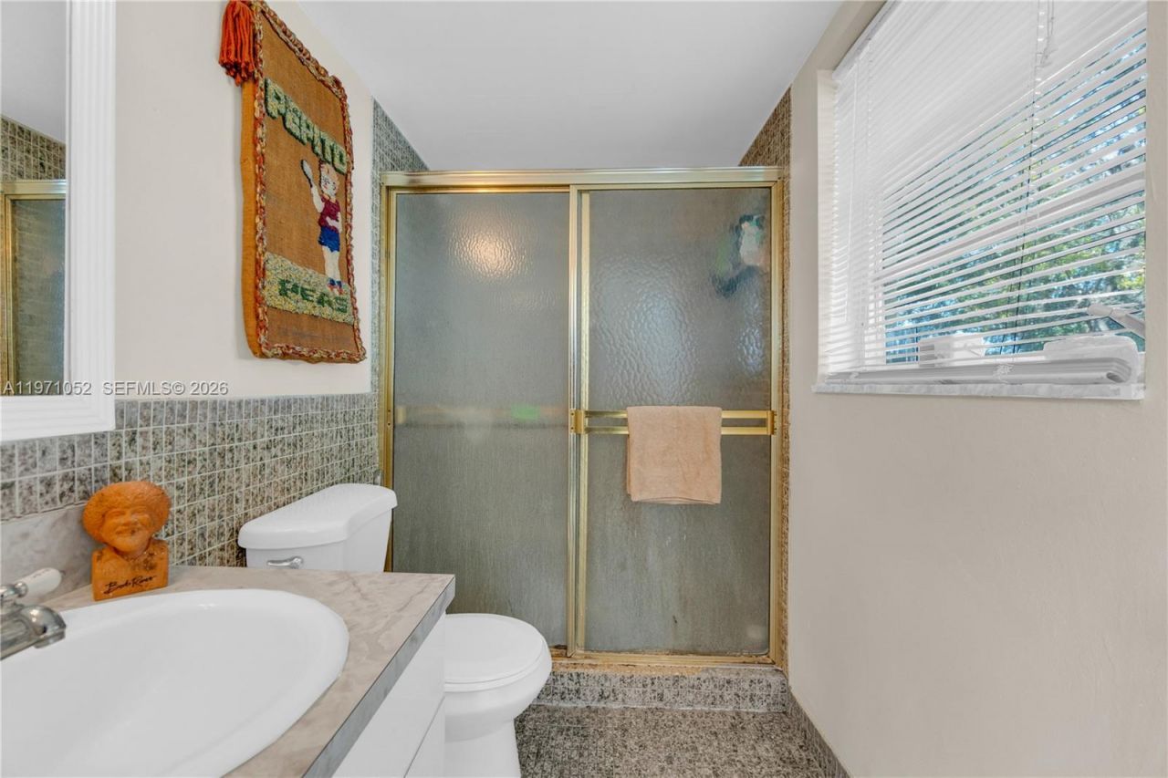 1302 NE 191st St , Unit A221, Miami, FL 33179 Photo