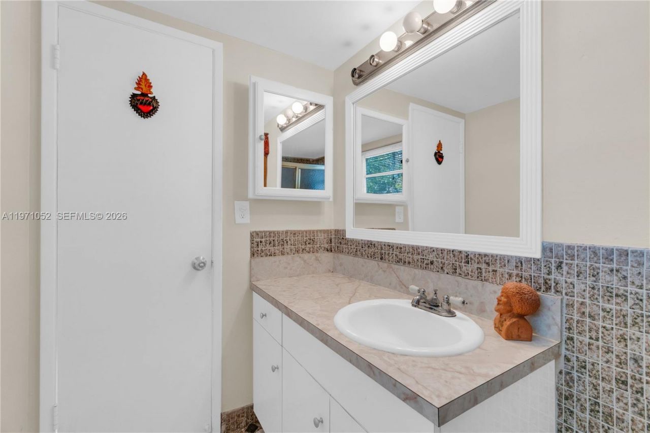 1302 NE 191st St , Unit A221, Miami, FL 33179 Photo