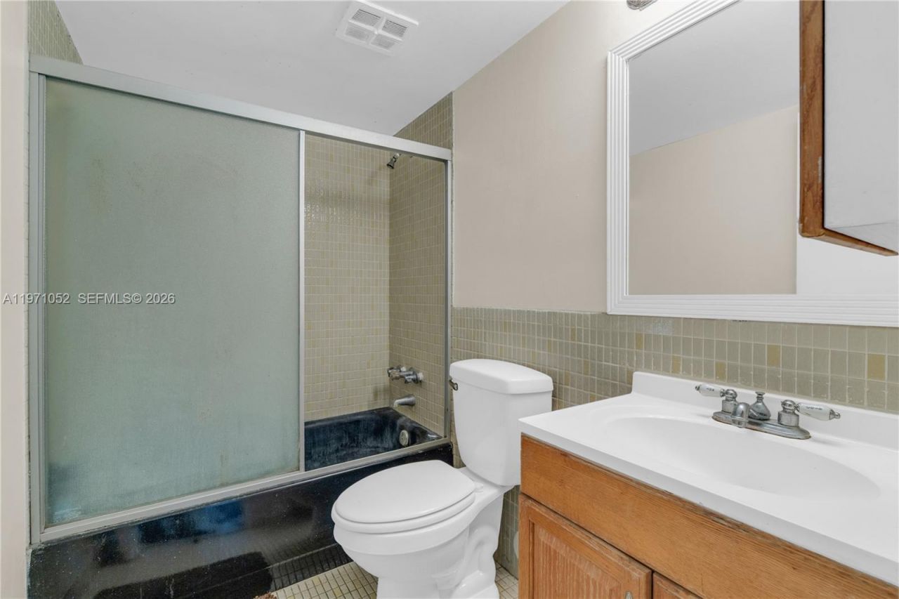 1302 NE 191st St , Unit A221, Miami, FL 33179 Photo