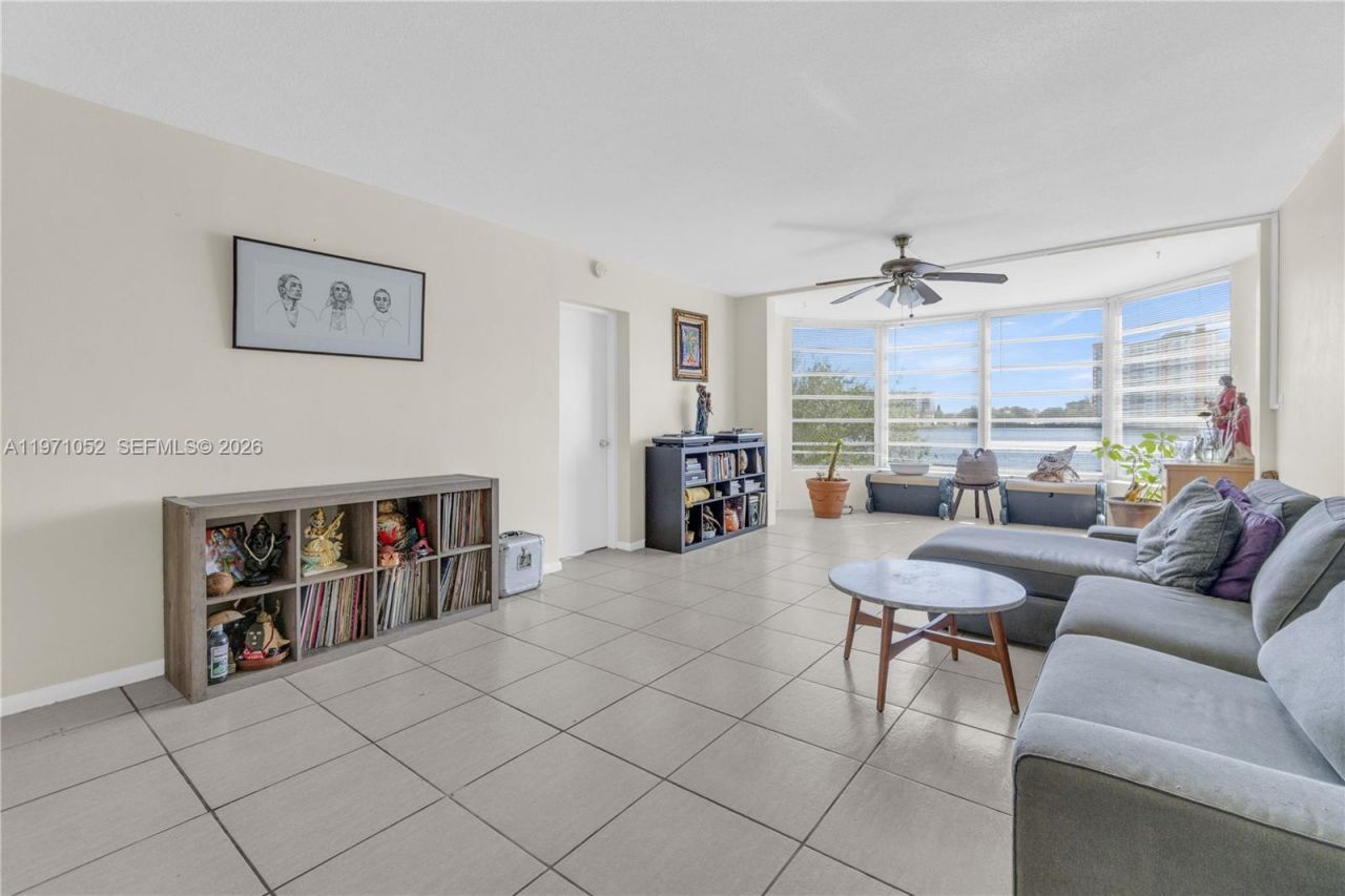 1302 NE 191st St , Unit A221, Miami, FL 33179 Photo