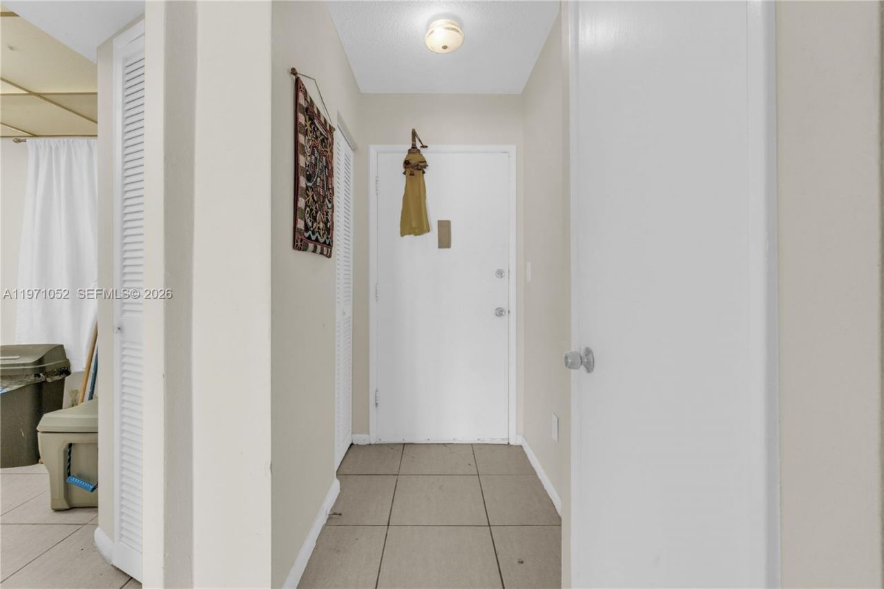 1302 NE 191st St , Unit A221, Miami, FL 33179 Photo