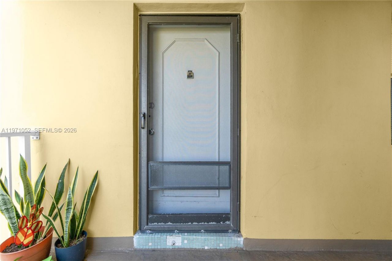 1302 NE 191st St , Unit A221, Miami, FL 33179 Photo