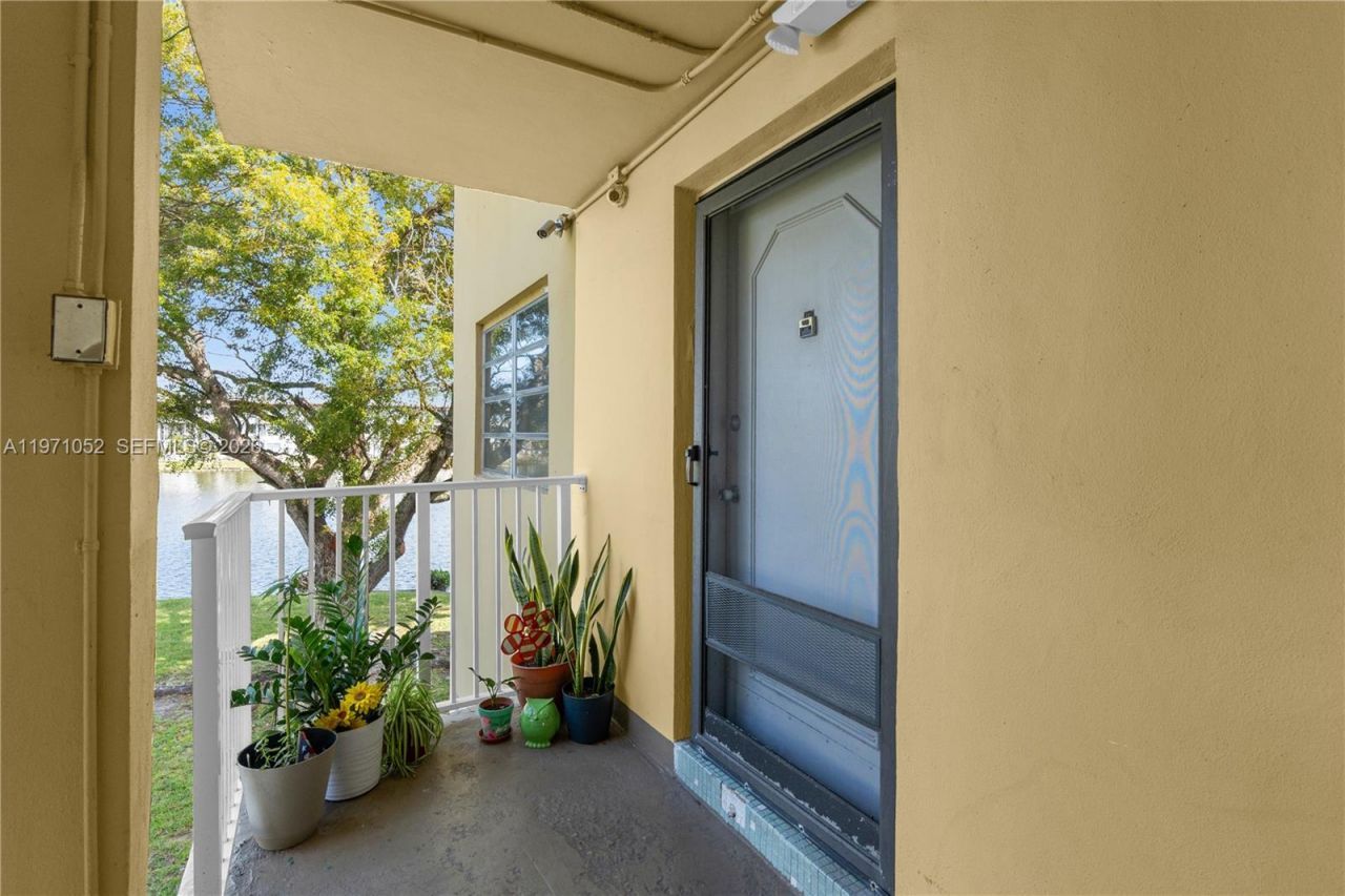 1302 NE 191st St , Unit A221, Miami, FL 33179 Photo