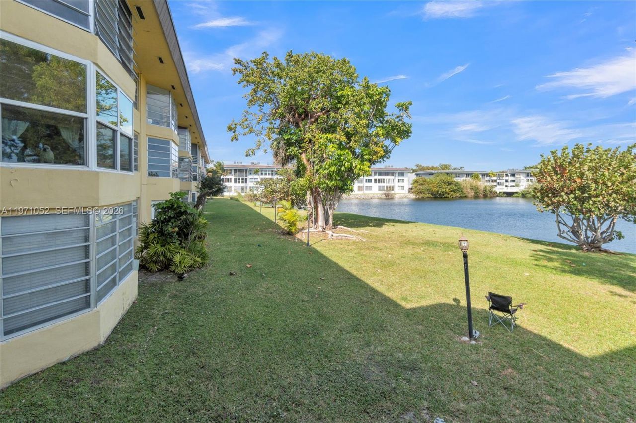 1302 NE 191st St , Unit A221, Miami, FL 33179 Photo