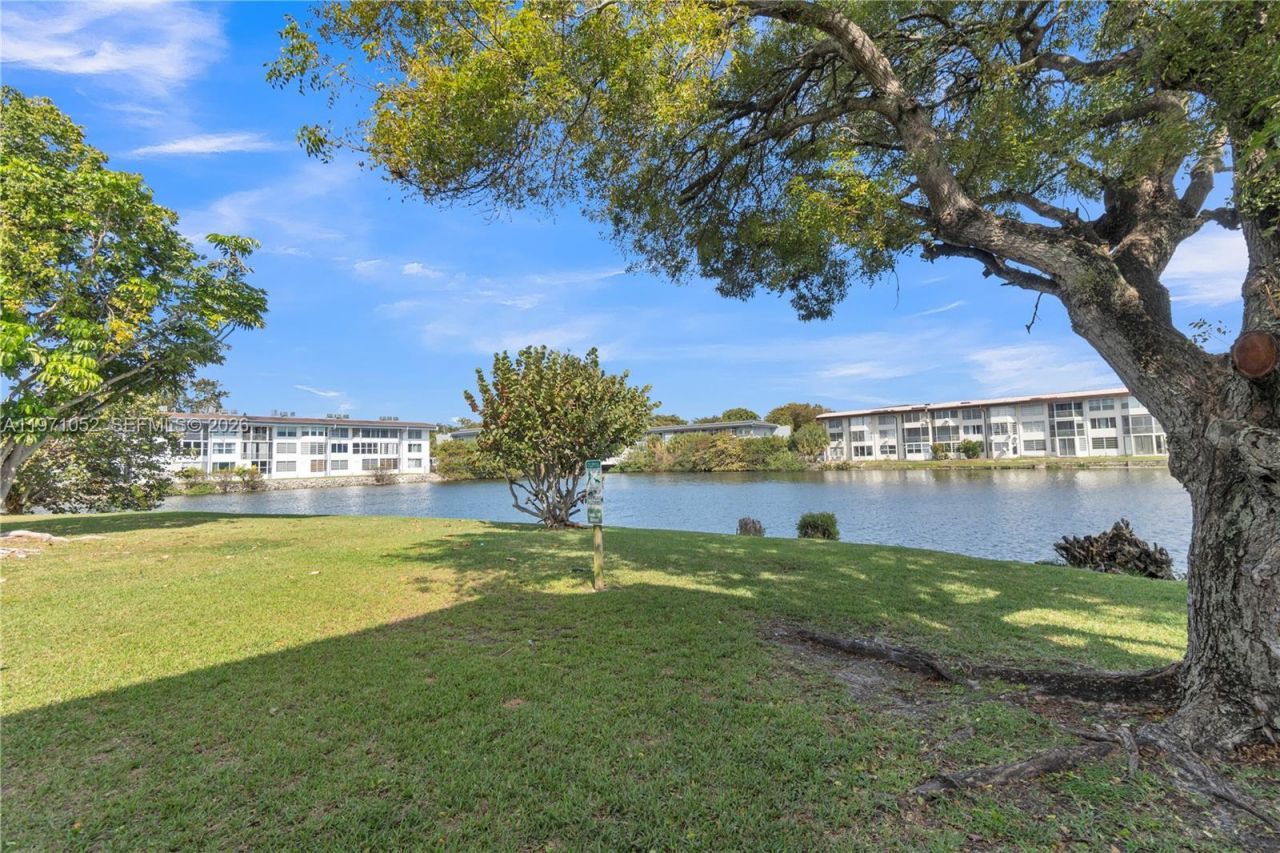 1302 NE 191st St , Unit A221, Miami, FL 33179 Photo