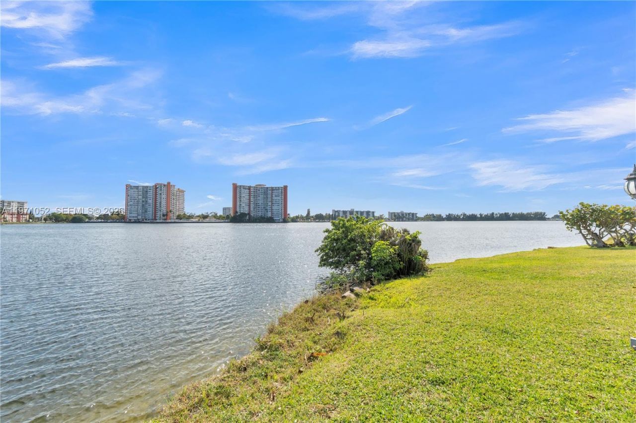 1302 NE 191st St , Unit A221, Miami, FL 33179 Photo