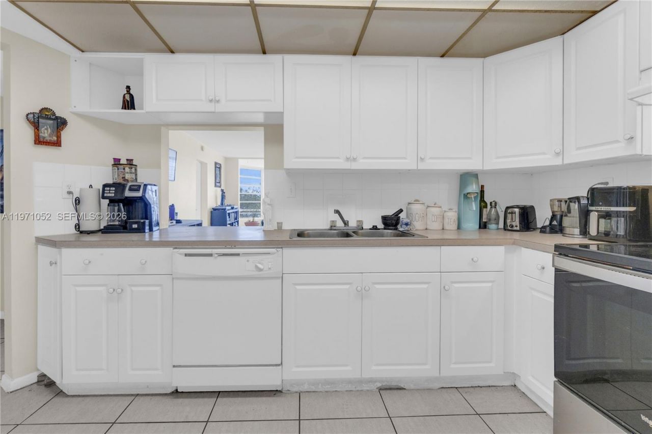 1302 NE 191st St , Unit A221, Miami, FL 33179 Photo