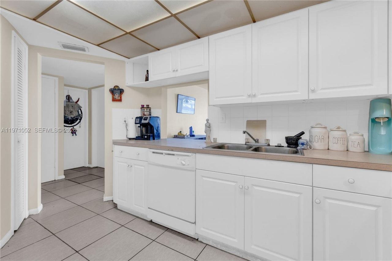 1302 NE 191st St , Unit A221, Miami, FL 33179 Photo