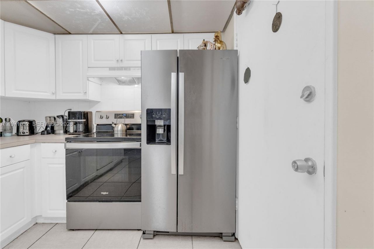 1302 NE 191st St , Unit A221, Miami, FL 33179 Photo