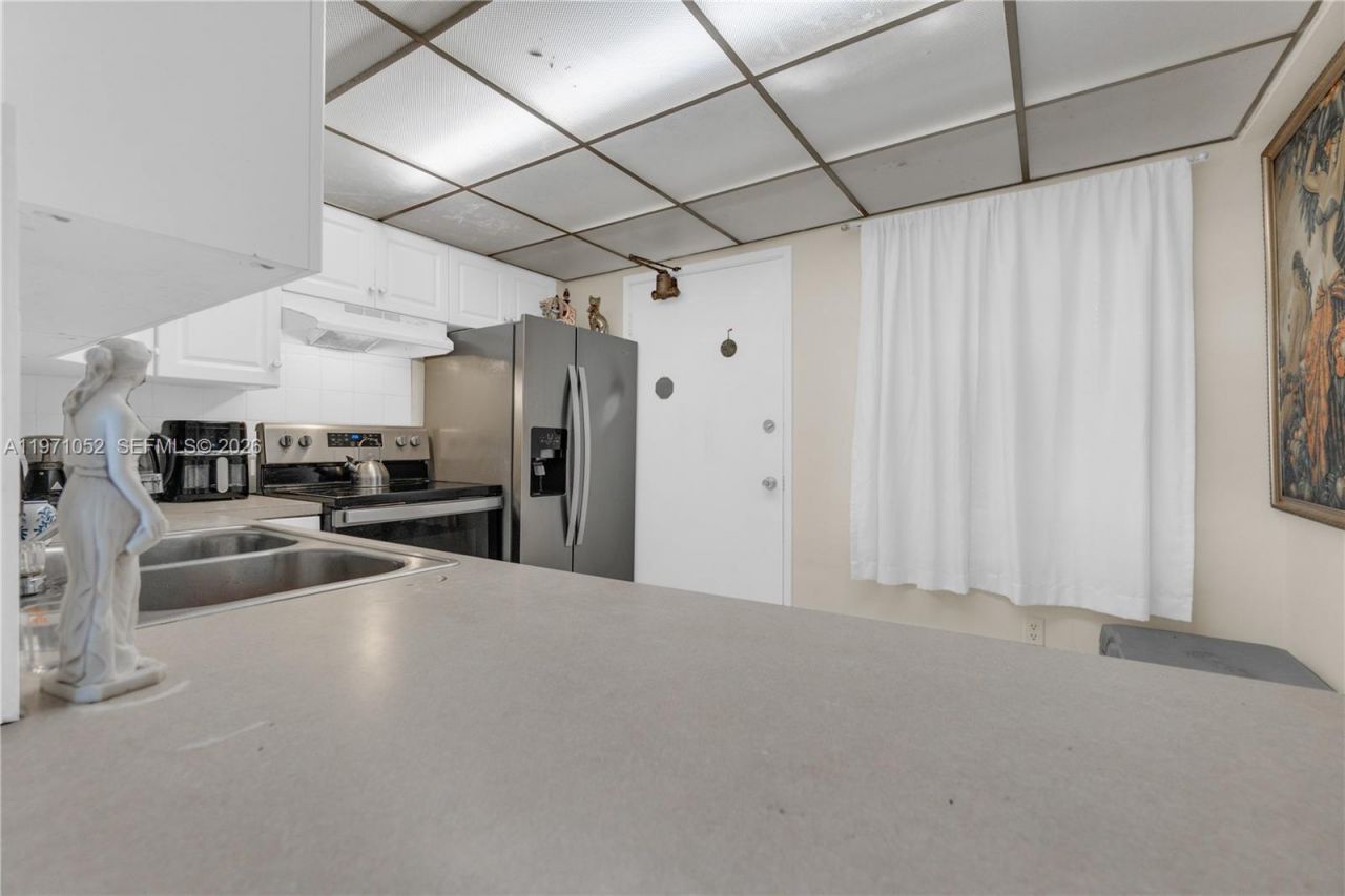 1302 NE 191st St , Unit A221, Miami, FL 33179 Photo