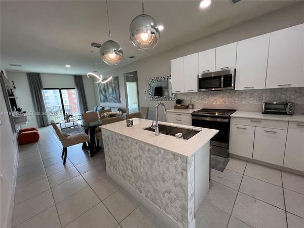 8001 NW 41ST ST, Unit 406, Doral, FL 33166