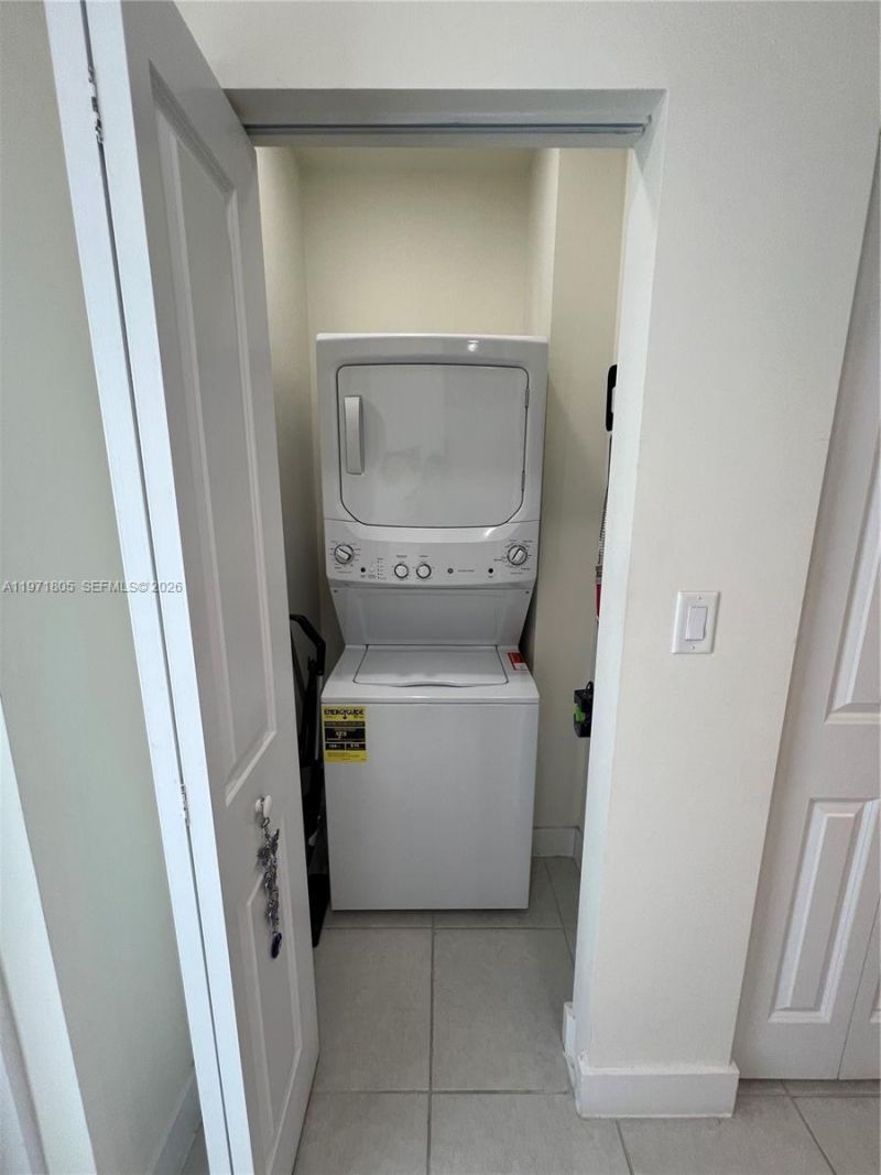 8001 NW 41st St, Unit 406, Doral, FL 33166 Photo