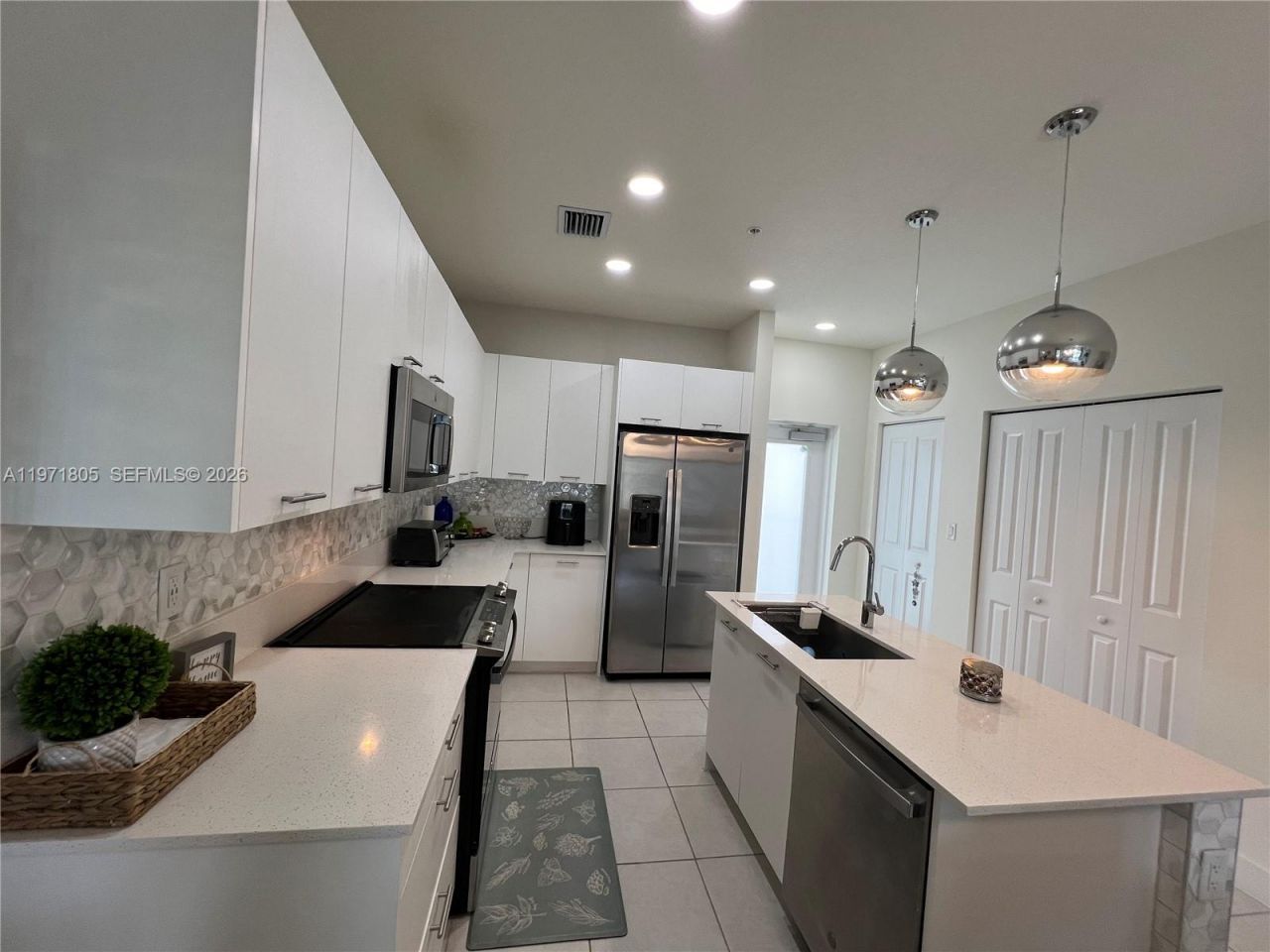 8001 NW 41st St, Unit 406, Doral, FL 33166 Photo