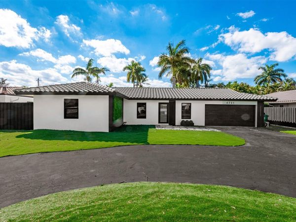 4721 Bayview Dr, Fort Lauderdale, FL 33308