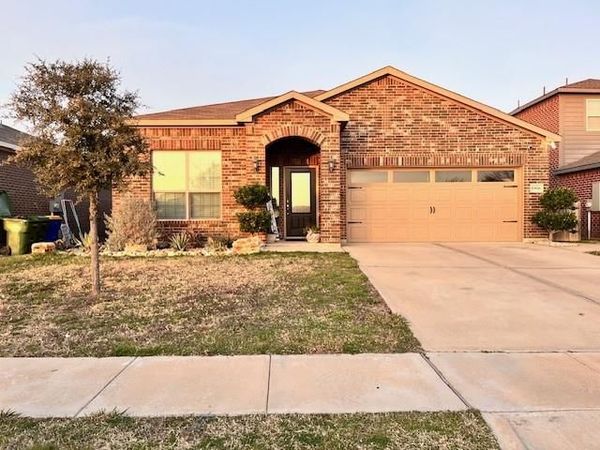 1906 Wooley Way , Seagoville, TX 75159