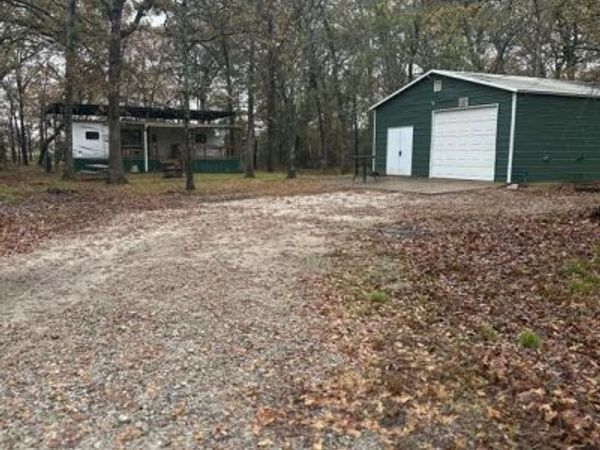 225 County Road 1975 , Yantis, TX 75497