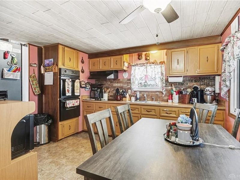 6285 Windsong Way, Zanesville, OH 43830 Photo 12