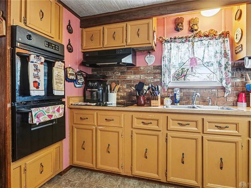 6285 Windsong Way, Zanesville, OH 43830 Photo 9