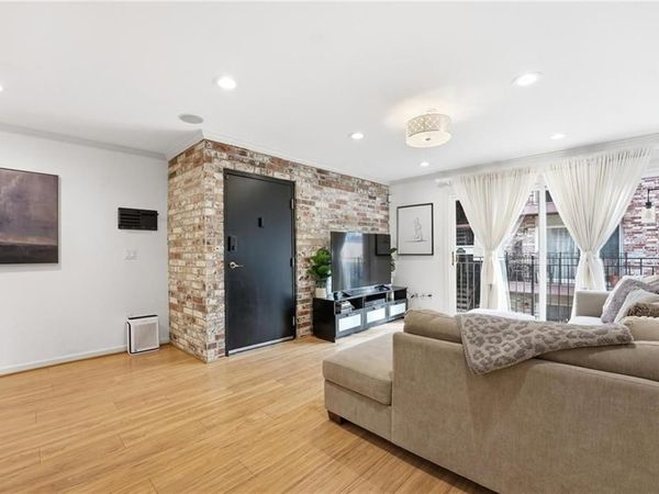 5004 Baltimore Street, Unit 204, Kansas City, MO 64112