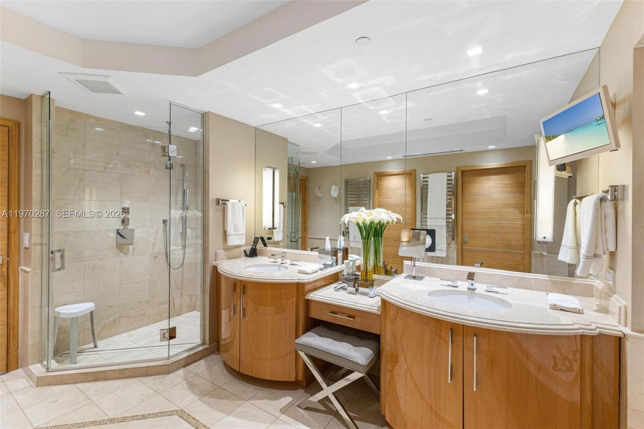 17875 Collins Ave , Unit 2402, Sunny Isles Beach, FL 33160 Photo