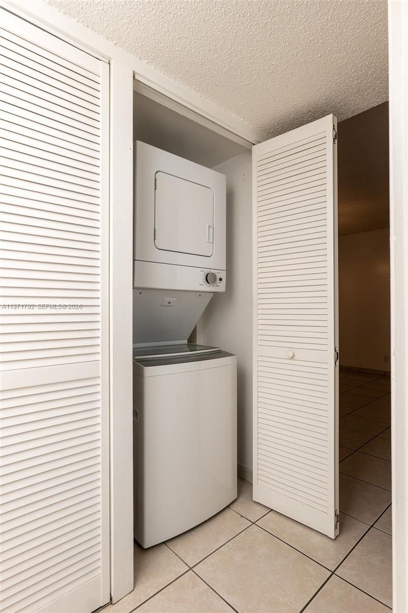 8421 NW 8th St, Unit 203, Miami, FL 33126 Photo