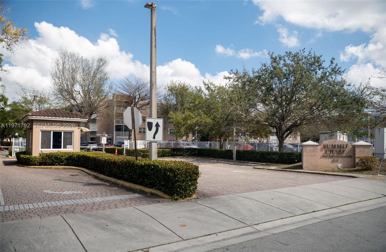 8421 NW 8th St, Unit 203, Miami, FL 33126 Photo