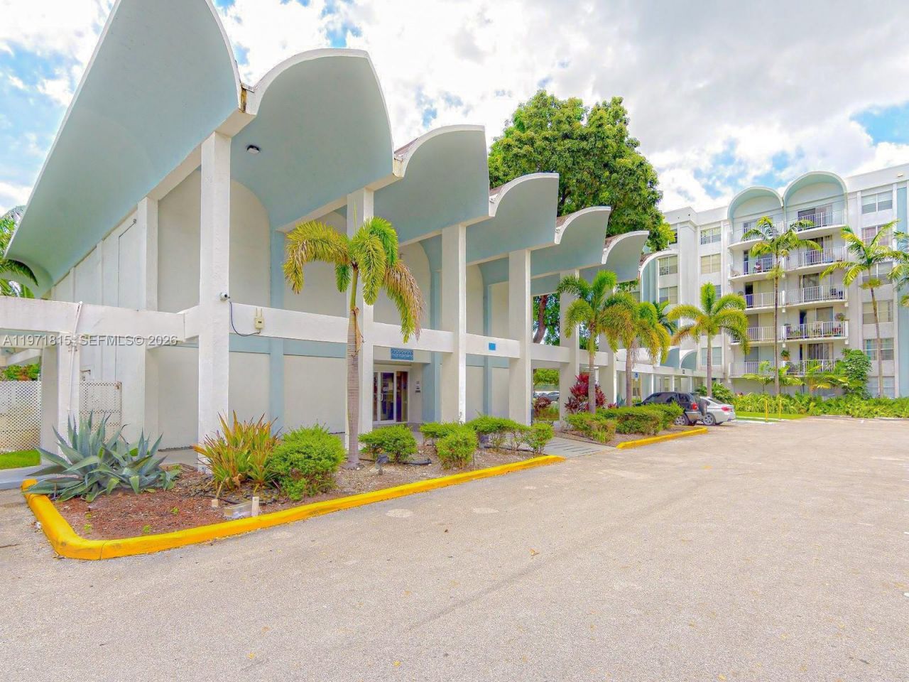 498 NW 165th St Rd, Unit D-202, Miami, FL 33169 Photo