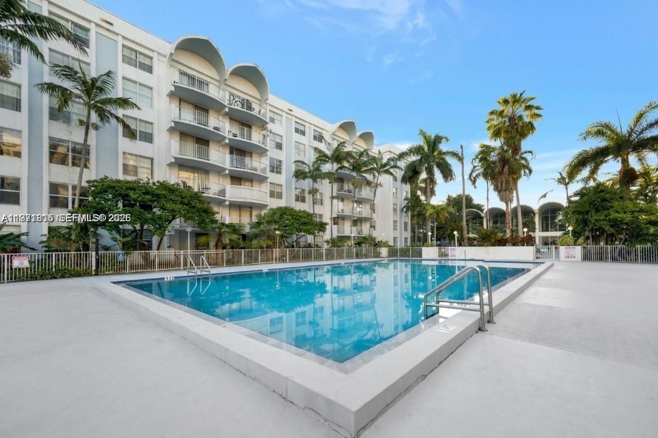 498 NW 165th St Rd, Unit D-202, Miami, FL 33169 Photo
