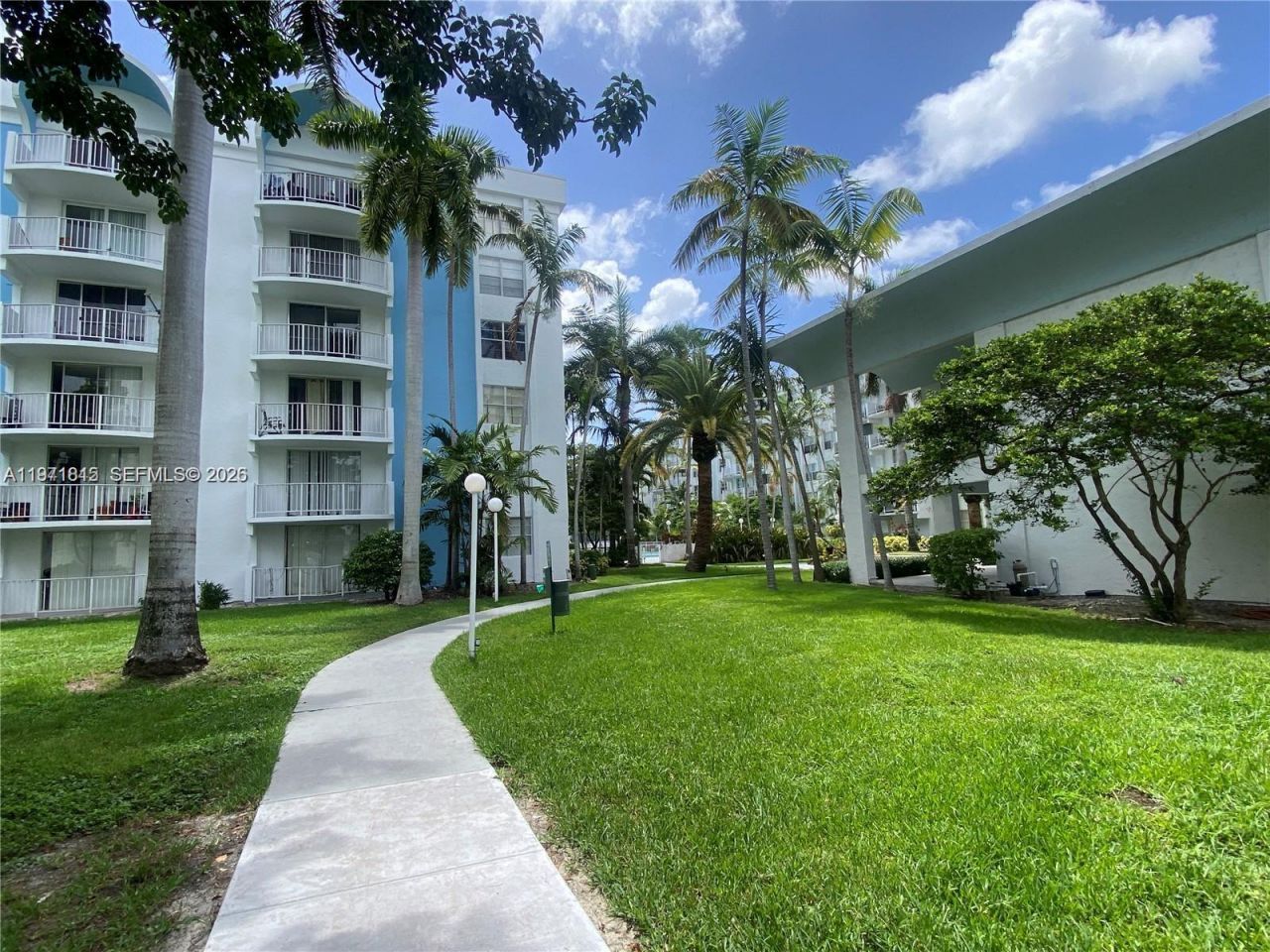 498 NW 165th St Rd, Unit D-202, Miami, FL 33169 Photo