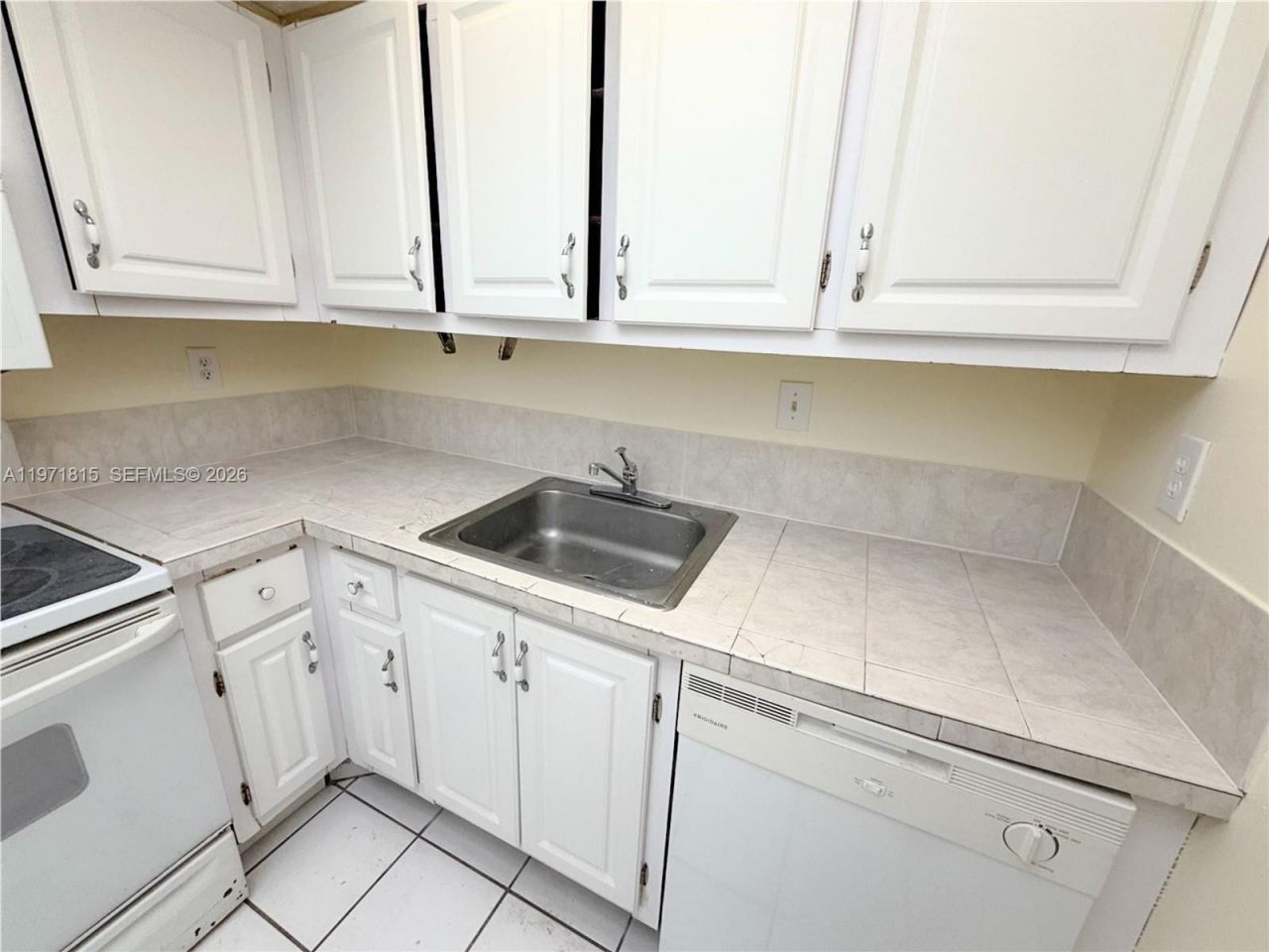 498 NW 165th St Rd, Unit D-202, Miami, FL 33169 Photo