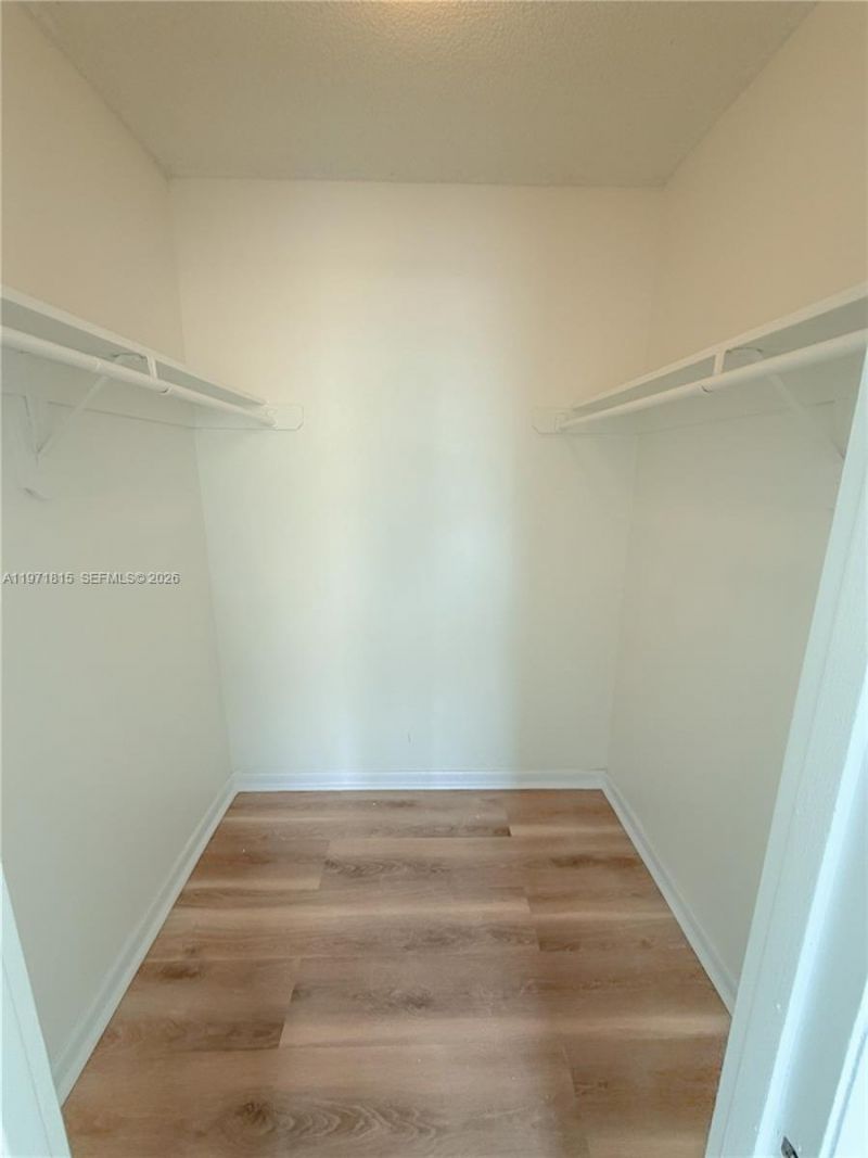 498 NW 165th St Rd, Unit D-202, Miami, FL 33169 Photo