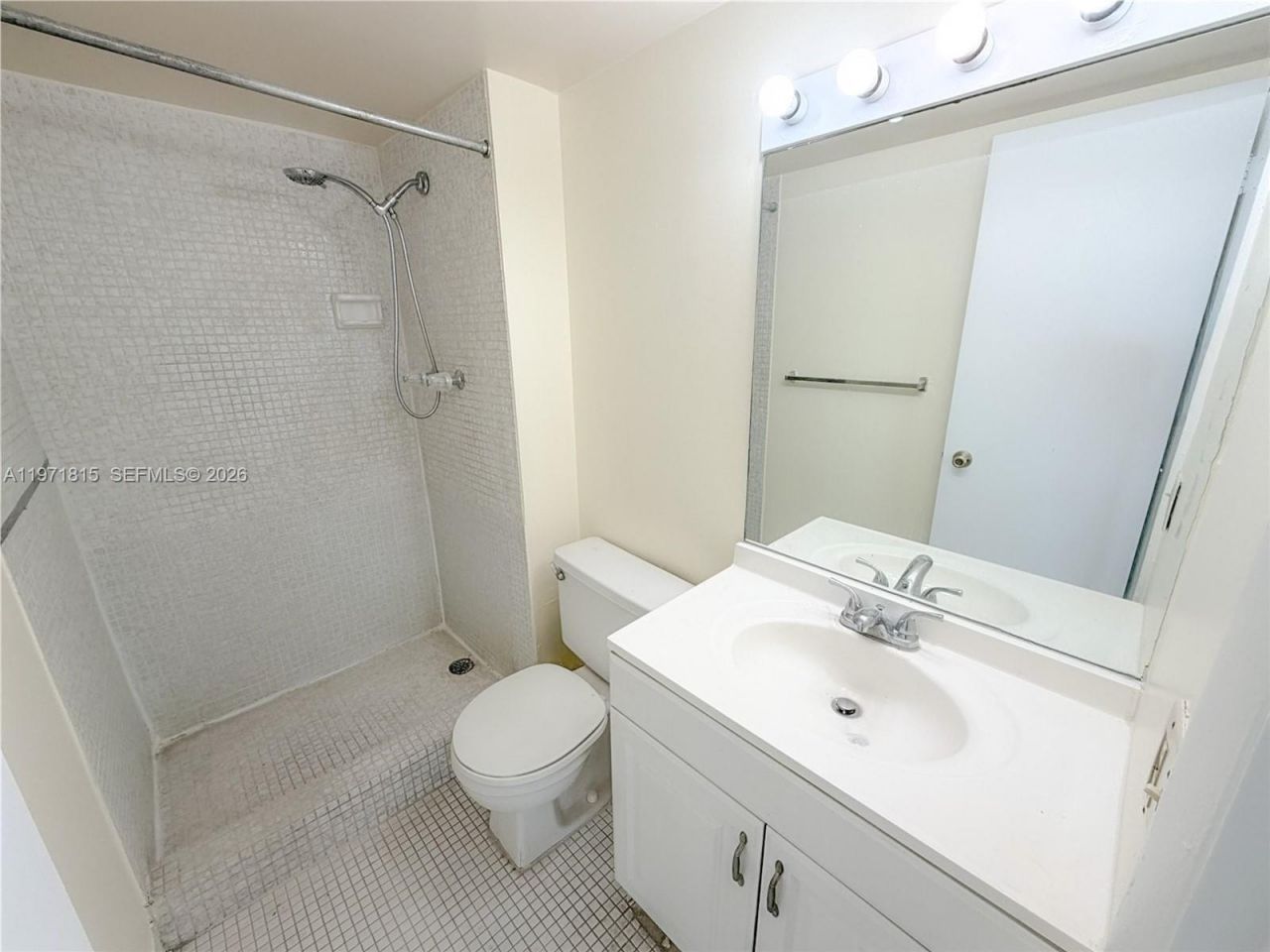 498 NW 165th St Rd, Unit D-202, Miami, FL 33169 Photo